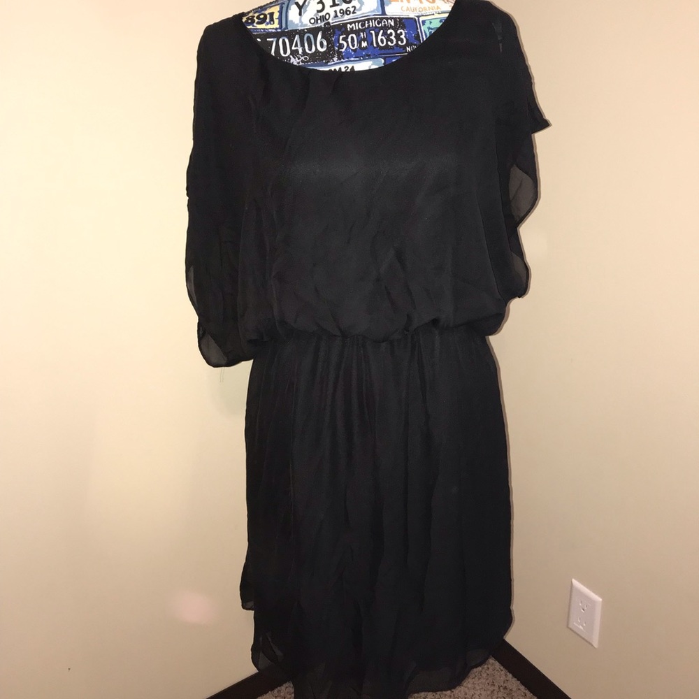 Short sleeved chiffon black dress